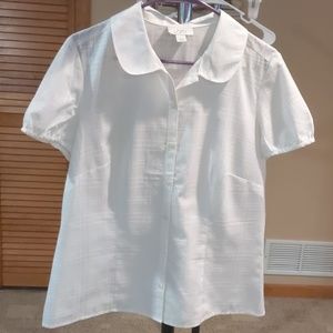 White short sleeve button front shirt